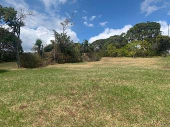 Se vende amplio lote de 7,223m2 con lindas vistas en San Rafael de Heredia 23-1902