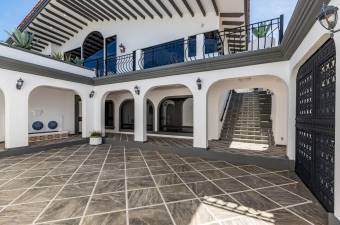 Venta de Espectacular Mansión en Escazú, San José. RAH 24-576