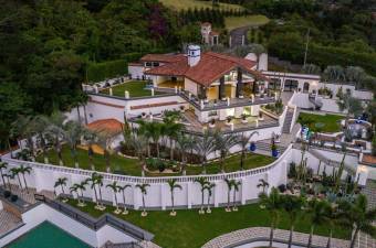 Venta de Espectacular Mansión en Escazú, San José. RAH 24-576