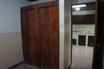 se vende espaciosa casa con amplias zonas verdes en San Rafael de Heredia 23-1609