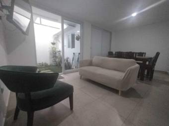 Se vende moderna casa con patio en condominio de San Francisco en Heredia 25-64