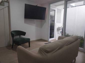 Se vende moderna casa con patio en condominio de San Francisco en Heredia 25-64