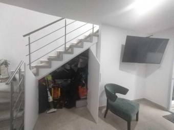 Se vende moderna casa con patio en condominio de San Francisco en Heredia 25-64