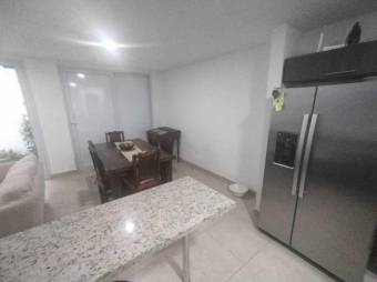 Se vende moderna casa con patio en condominio de San Francisco en Heredia 25-64