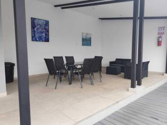 Se vende moderna casa con patio en condominio de San Francisco en Heredia 25-64