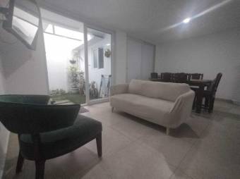 Se vende moderna casa con patio en condominio de San Francisco en Heredia 25-64