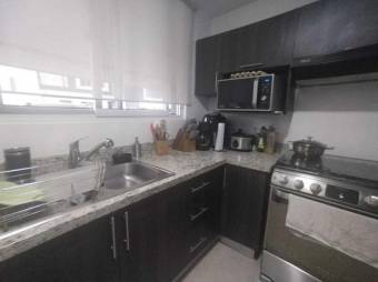 Se vende moderna casa con patio en condominio de San Francisco en Heredia 25-64