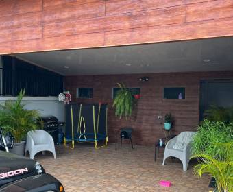 House for sale in Sarchí North of Alajuela.