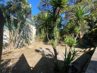 Se alquila casa para comercio de 3 plantas en Santa Ana Centro 25-100