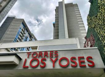 Apartamento en Piso 23, 2 Niveles, VISTAS, Torres Los Yoses, San Pedro