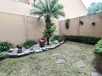 Se vende espaciosa casa de 2 plantas en condominio de San Antonio en Desamparados 25-127