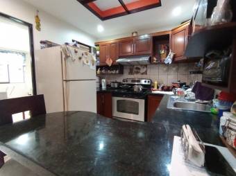 Se vende espaciosa casa de 2 plantas en condominio de San Antonio en Desamparados 25-127