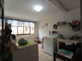 Se vende espaciosa casa en condominio de San Antonio en Desamparados 25-127