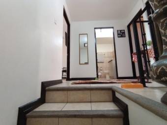 Se vende espaciosa casa de 2 plantas en condominio de San Antonio en Desamparados 25-127