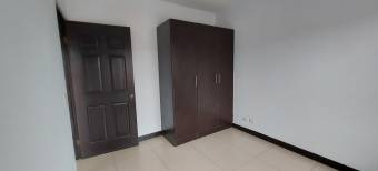 Se vende espaciosa casa con patio en condominio de Ulloa en Heredia 24-1852