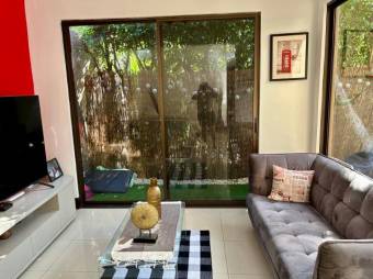 Se vende espaciosa casa con patio en condominio de Pozos en Santa Ana 25-39