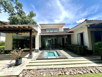 Casa moderna en Santa Ana Hacienda Lindora alquiler o venta