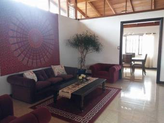 Venta de Casa en San Rafael, Escazú. RAH 25-173