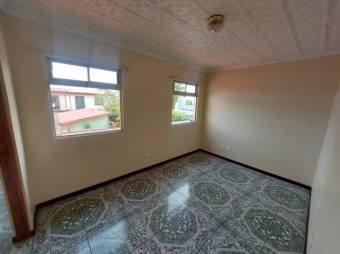 Se vende espaciosa casa con patio en Coyol de Alajuela 25-185