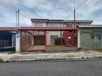 Se vende espaciosa casa con patio en Coyol de Alajuela 25-185