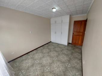 Se vende espaciosa casa con patio en Coyol de Alajuela 25-185