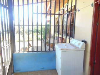 Se vende casa con amplio terreno en Buena vista de Barva 23-1445