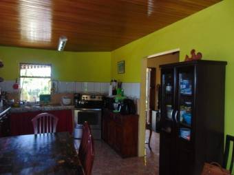 Se vende casa con amplio terreno en Buena vista de Barva 23-1445