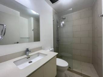 Se vende moderno apartamento en condominio de San Rafael en Escazú 25-138