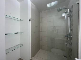 Se vende moderno apartamento en condominio de San Rafael en Escazú 25-138