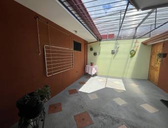 INDEPENDENT 1 FLOOR HOUSE FOR SALE IN RESIDENTIAL SANTA ANA POZOS 3 BEDROOMS