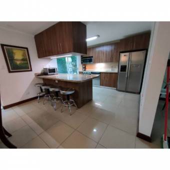 ALQUILER DE CASA AMUEBLADA, ESCAZÚ, GUACHIPELIN, CONDOMINIO VILLA SOLE  