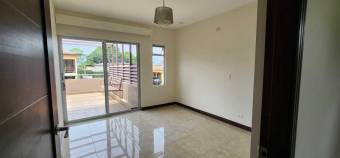 Se vende lujosa casa con patio y terraza en condominio de Barva 24-1384