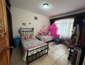 SPACIOUS 2-FLOOR HOUSE FOR SALE IN RESIDENTIAL 4 BEDROOMS