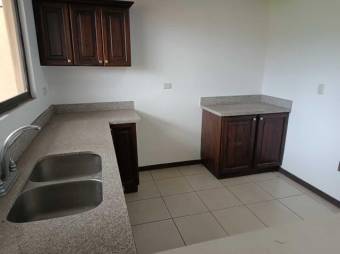 Se vende casa con  uso de suelo mixto en San Joaquín de Heredia 24-1810