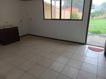 Se vende casa con  uso de suelo mixto en San Joaquín de Heredia 24-1810