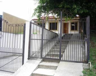 Se vende casa con  uso de suelo mixto en San Joaquín de Heredia 24-1810