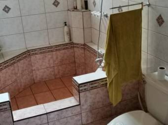 Se vende espaciosa casa con jacuzzi en San Francisco de Heredia 23-1617