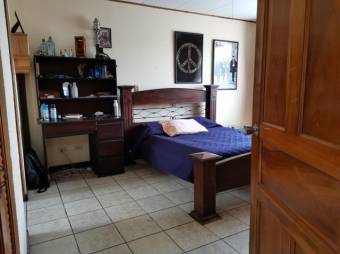 Se vende espaciosa casa con jacuzzi en San Francisco de Heredia 23-1617