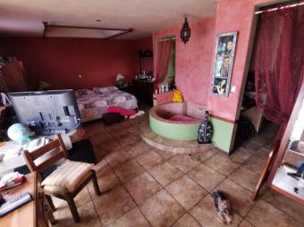 Se vende espaciosa casa con jacuzzi en San Francisco de Heredia 23-1617