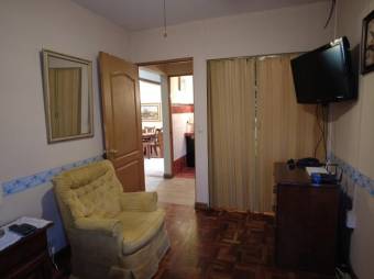 Se vende casa con uso de suelo mixto en San Roque de Heredia 24-1155