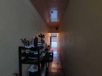 Se vende propiedad con 3 apartamentos por mcdonalds en San Rafael Alajuela 25-10