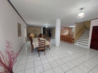 Se vende casa con amplio terreno de 673m2 en San Pablo de Barva 24-1711