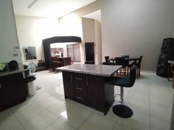 Se vende espaciosa casa en San Francisco Heredia A25-152