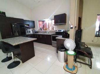 Se vende espaciosa casa en San Francisco Heredia A25-152