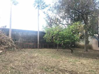 Se vende propiedad con amplio terreno en San Pedro Heredia A24-1253