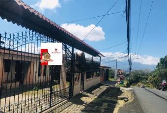 Se vende propiedad con amplio terreno en San Pedro Heredia A24-1253