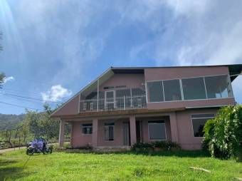 Venta de Casa  2 APTOS en El Guarco, Cartago. RAH 24-1270