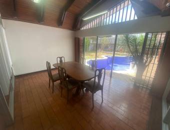 FOR SALE, LARGE HOUSE, URUCA, NEAR THE TRAUMA HOSPITAL.