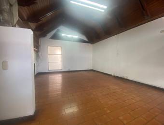 FOR RENT, SPACIOUS HOUSE, URUCA, NEAR THE TRAUMA HOSPITAL