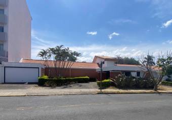 FOR RENT, SPACIOUS HOUSE, URUCA, NEAR THE TRAUMA HOSPITAL